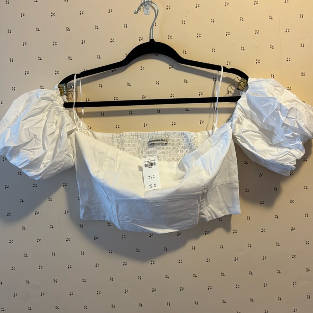 Abercrombie off the shoulder crop set top white